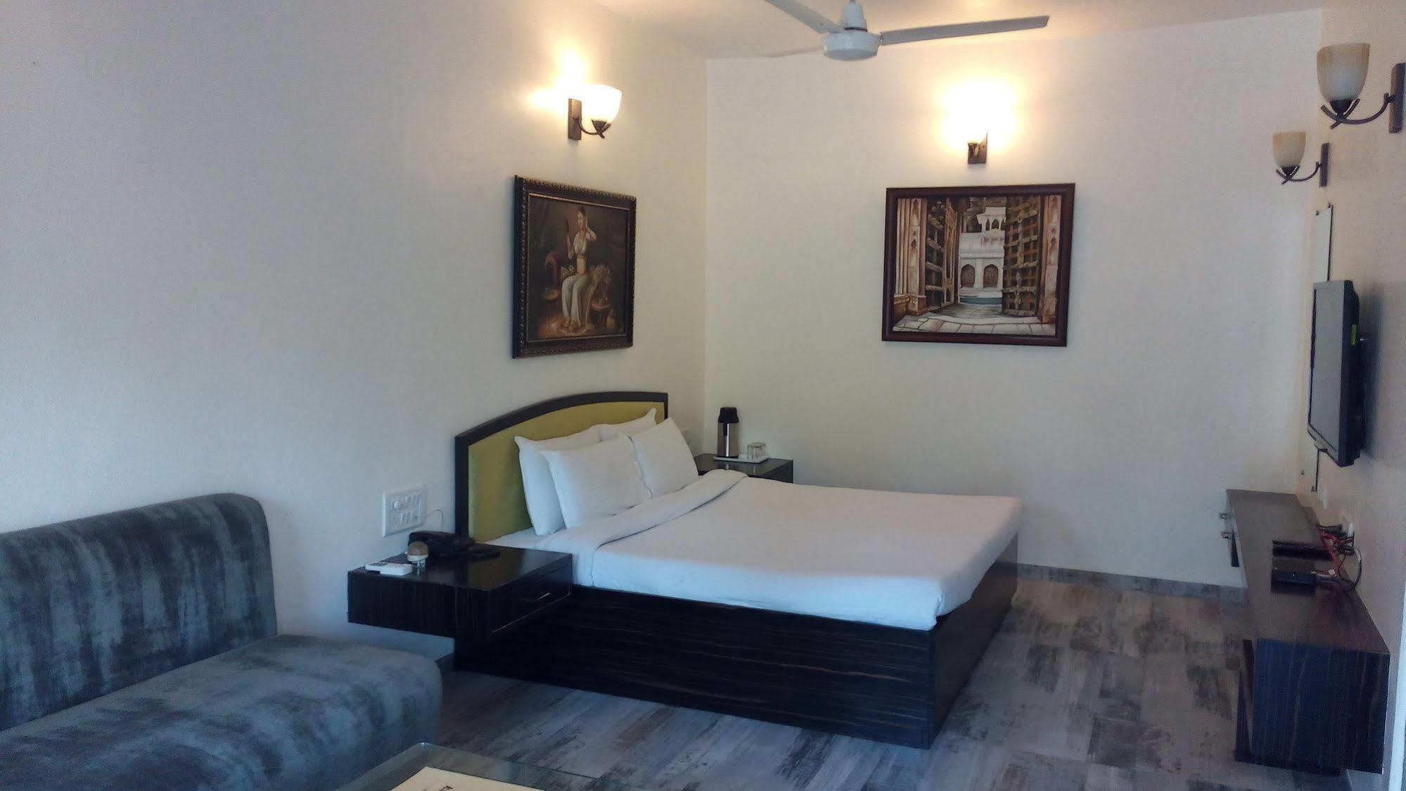 Hotel Karnavati Mount Abu Exterior photo